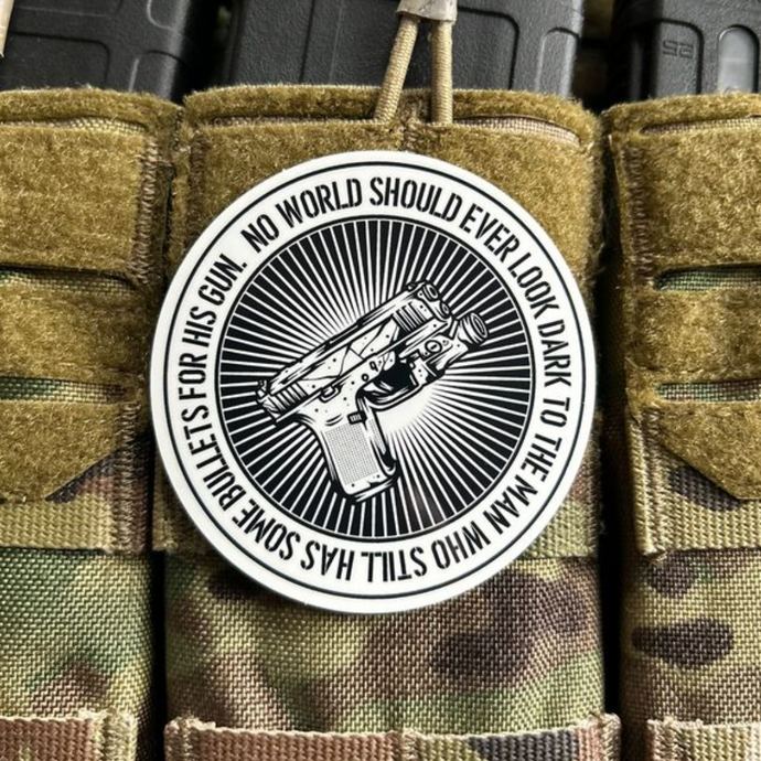 Bumpersticker Never Dark Pistol 3